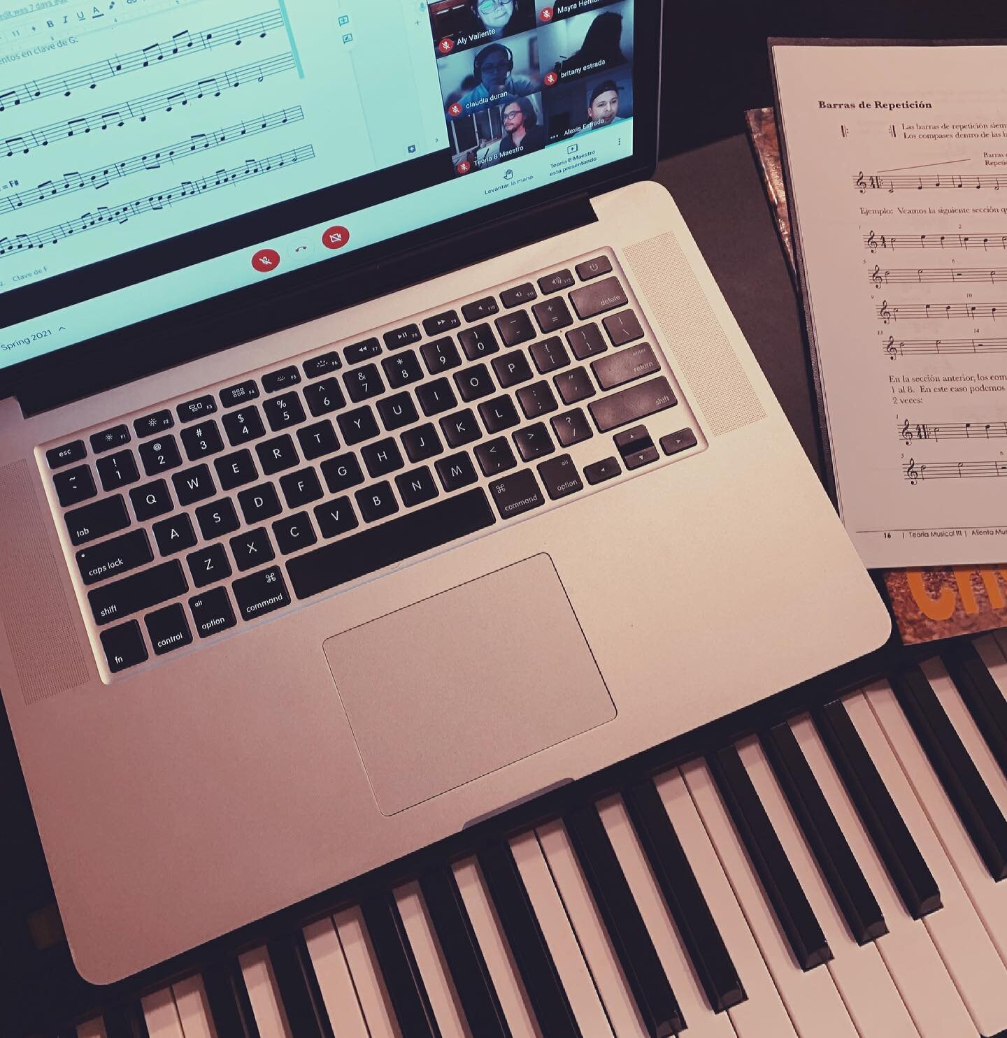 &iexcl;Martes de AMS! Cada semana nos alegramos de poder ver a nuestros alumnos y seguir con nuestra meta de &ldquo;Formar m&uacute;sicos adoradores con el car&aacute;cter de Cristo&rdquo;. 🔥🎵🔥
.
.
.
.
.
#aliento #alientomusicschool #marcobarrient
